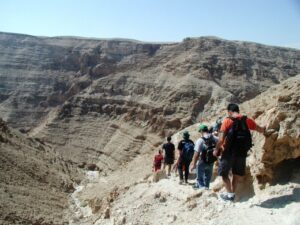 כך זה מתחיל. הירידה לנחל דרגה