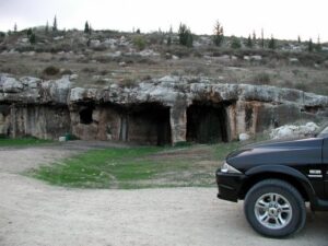מערות הקבורה בבקעת הנזירים