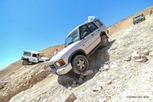 לנדרובר דיסקברי מורד ירידה מדרגה