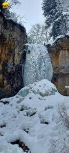 מפל קפוא חורף גיאורגיה