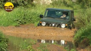 סוזוקי ג'ימני חצייה מעבר מים צליחה