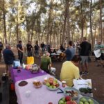 מפגש שבילים הנפלד מפגש כינוס הדרכה אוכל ארוחה יער התכנסות