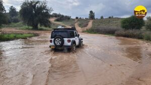 הדרכת בוץ מעבר מים בוץ שלולית ג'יפ רנגלר