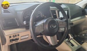 סובארו אאוטבק סביבת נהג