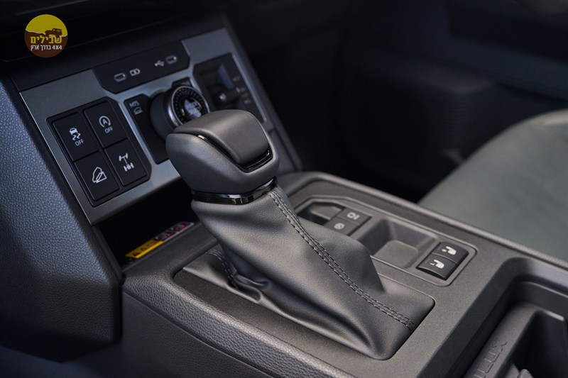 טויוטה היילקס החדש 2026 דור 9 TRAVO ידית הילוכים